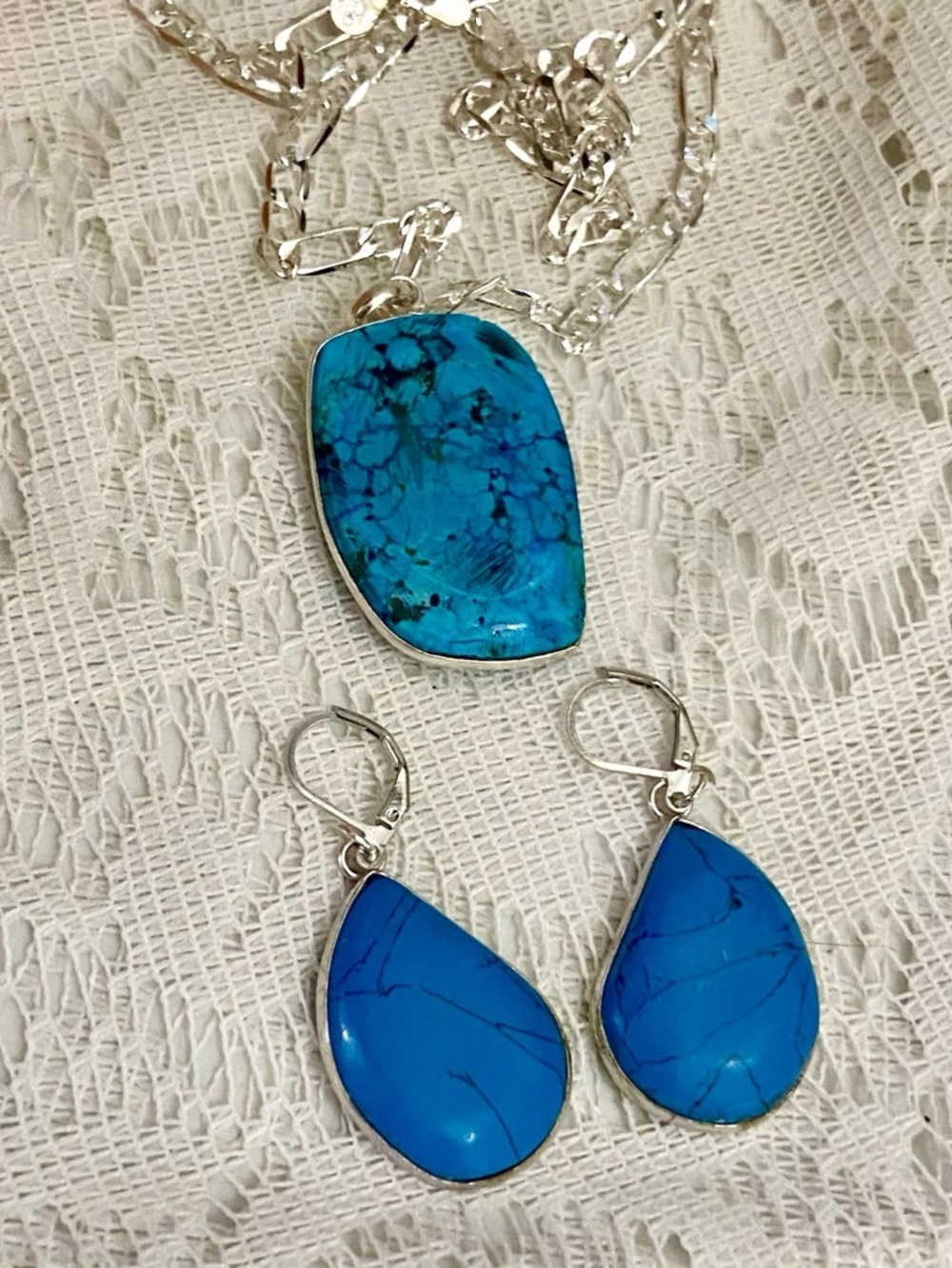 Vintage Turquoise 3-pc Teardrop Necklace and Earrings Set -18in Silver Chain(D)